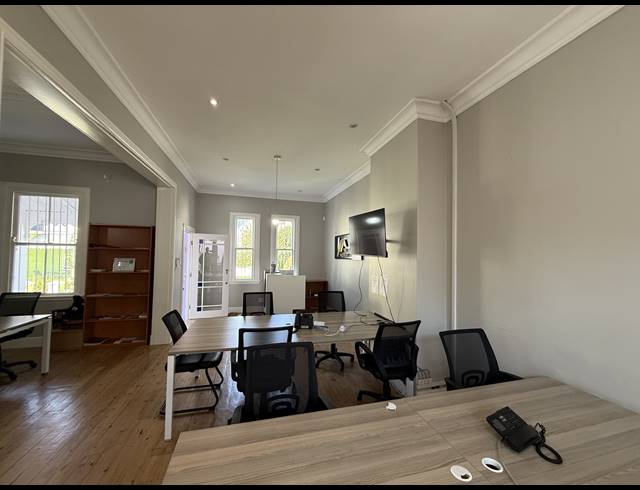 80M² OFFICE TO LET IN CLAREMONT